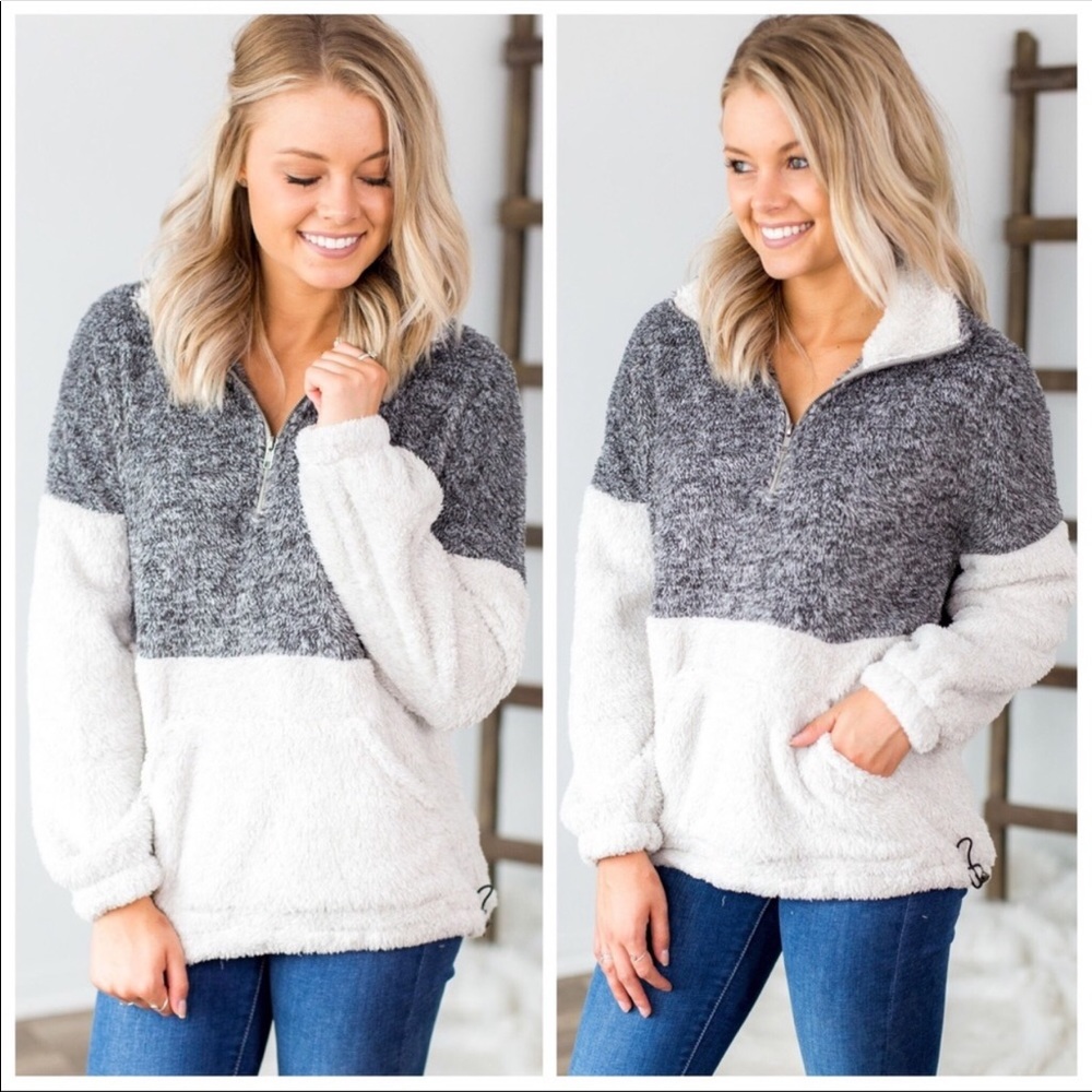 ⛄️Beautiful Charcoal 2 tone Fuzzy & Soft Sweater⛄️